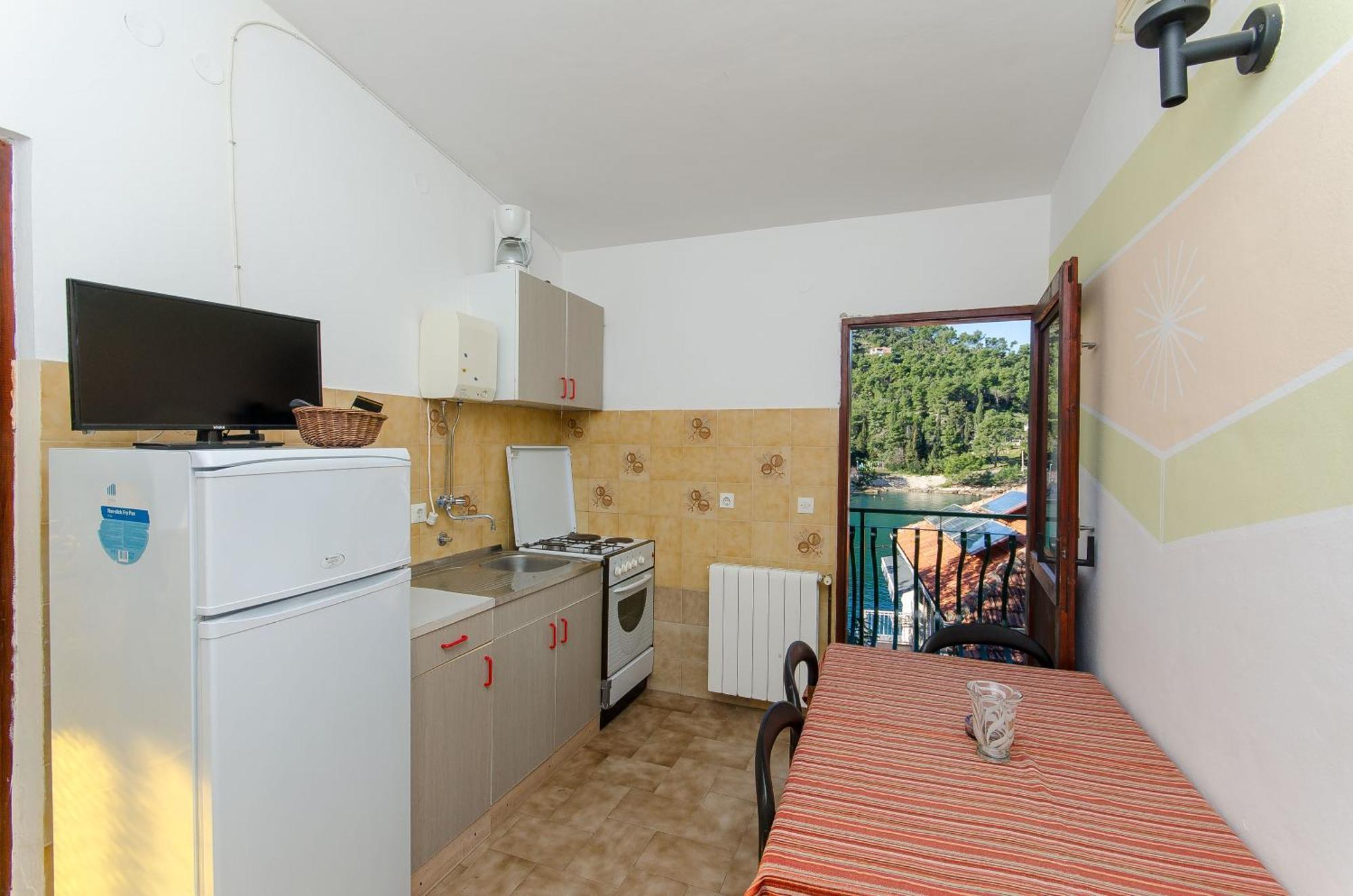 Apartments Lorena Stomorska Bagian luar foto