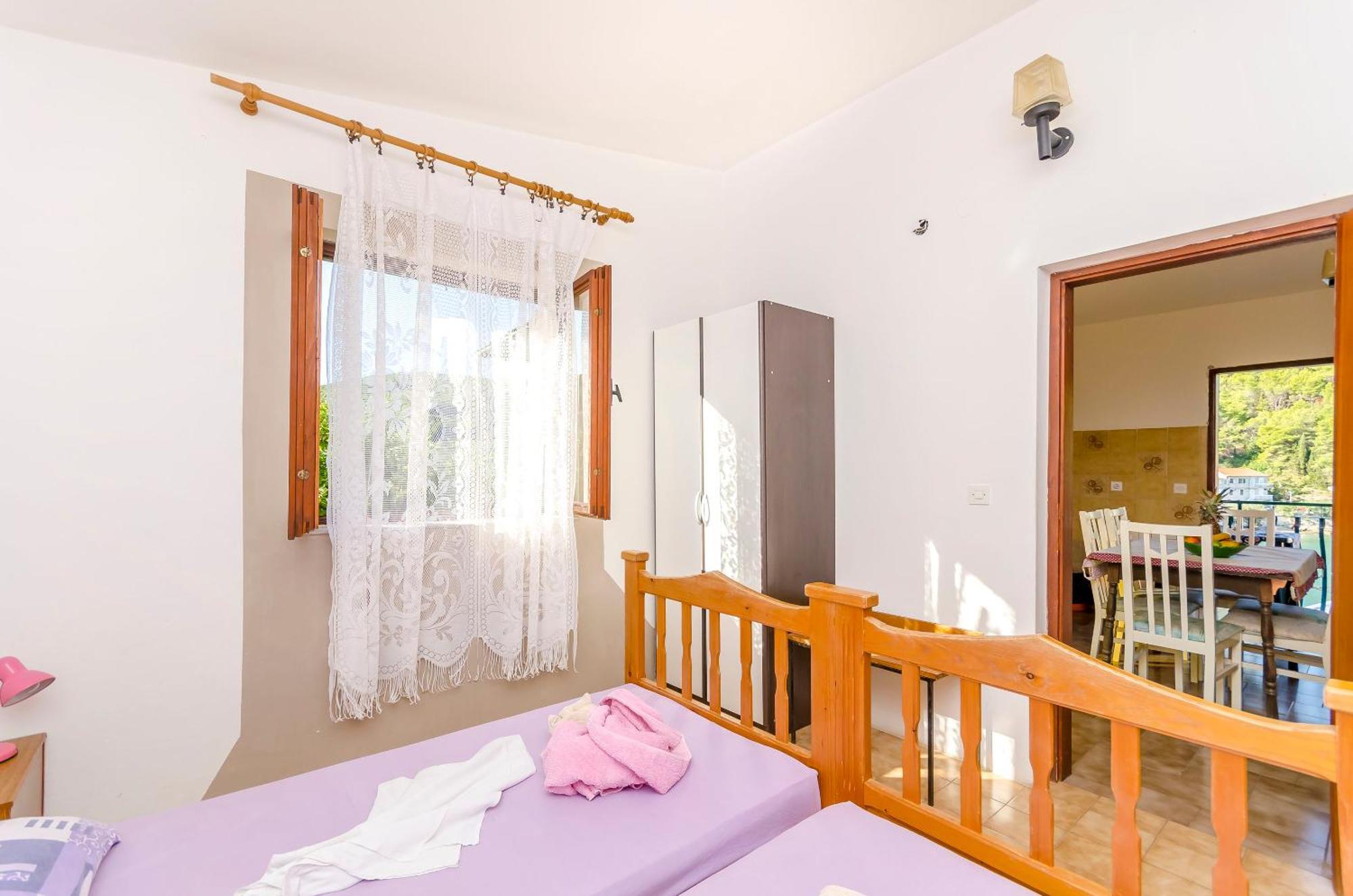 Apartments Lorena Stomorska Ruang foto