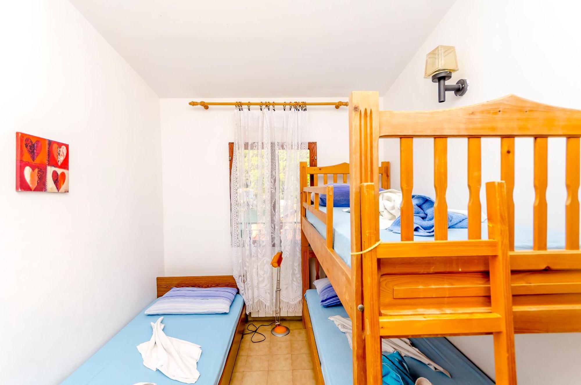 Apartments Lorena Stomorska Bagian luar foto