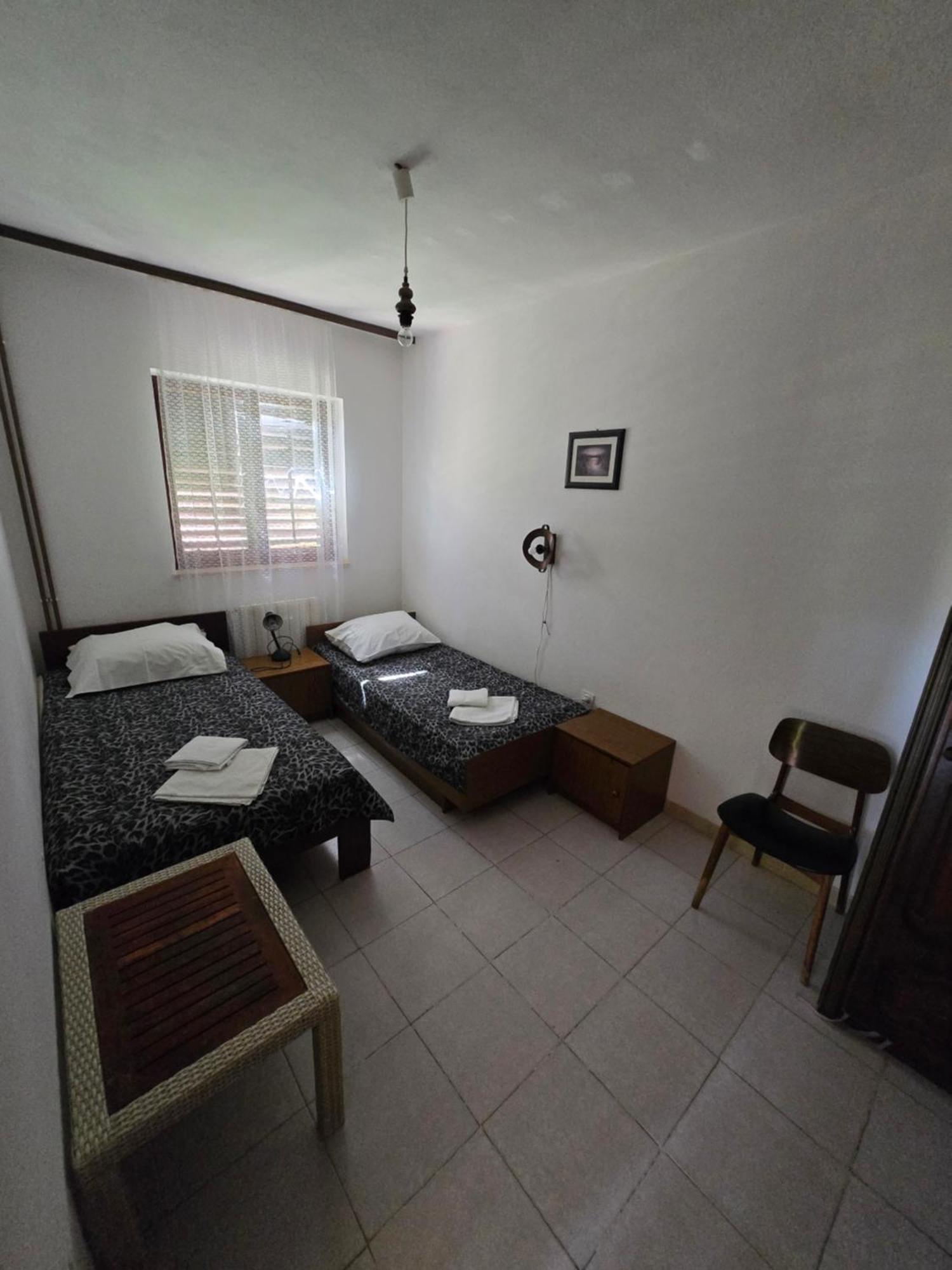 Apartments Lorena Stomorska Bagian luar foto