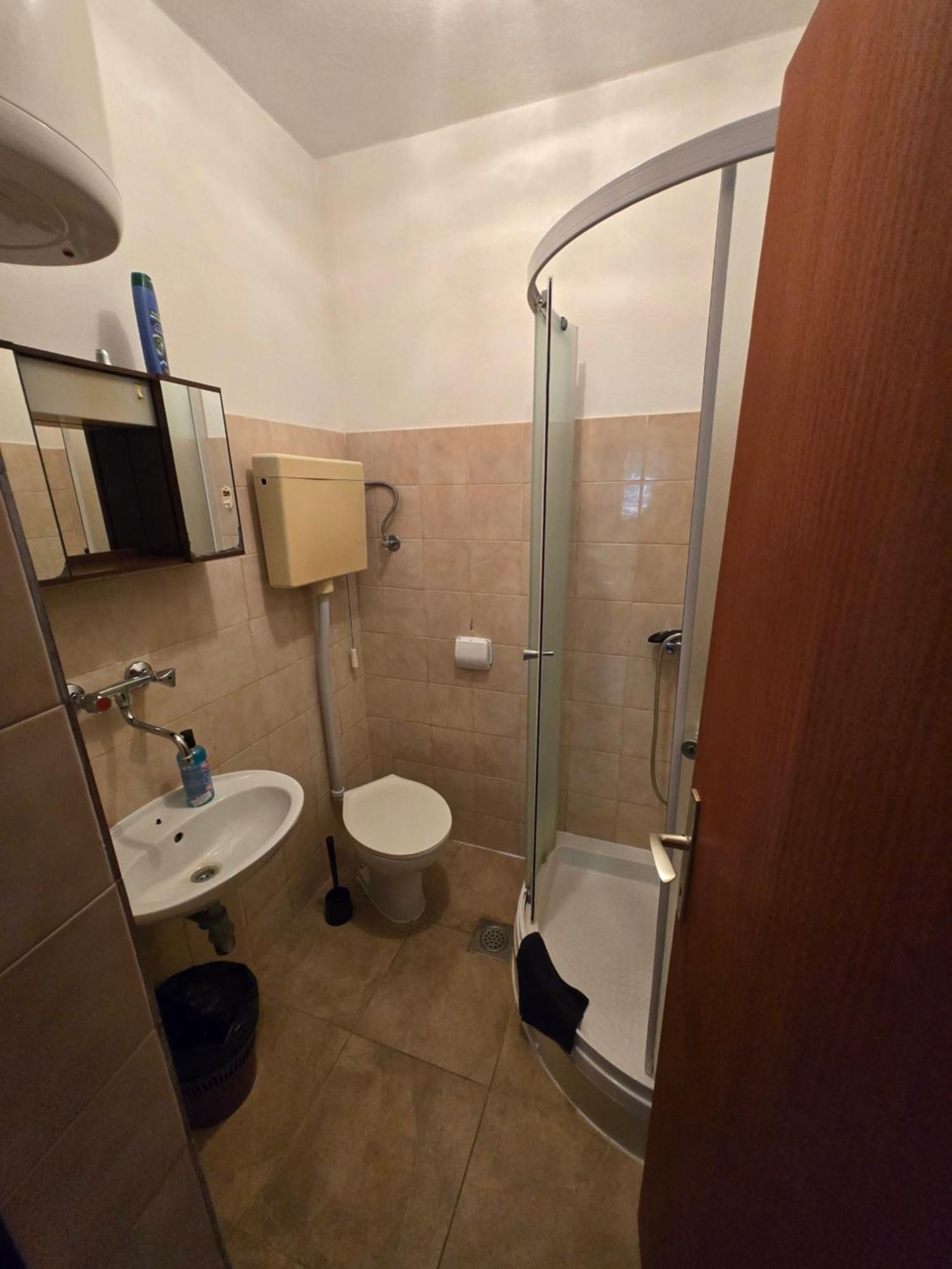 Apartments Lorena Stomorska Bagian luar foto